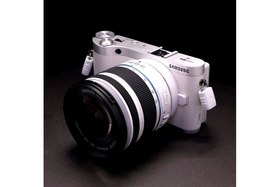 Samsung NX300 kit (пробег 210 кадров)