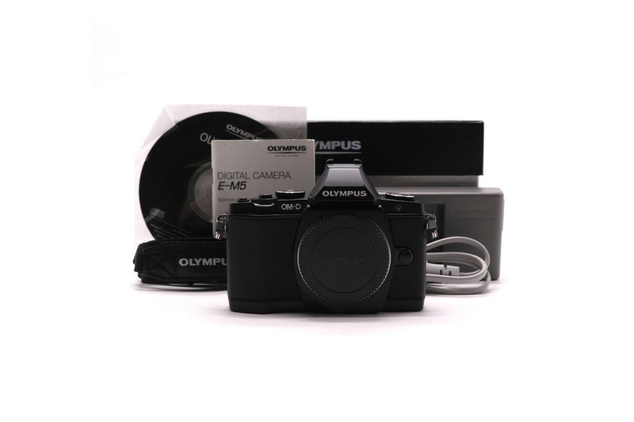 Olympus OM-D E-M5 body box (пробег 14000 кадров)
