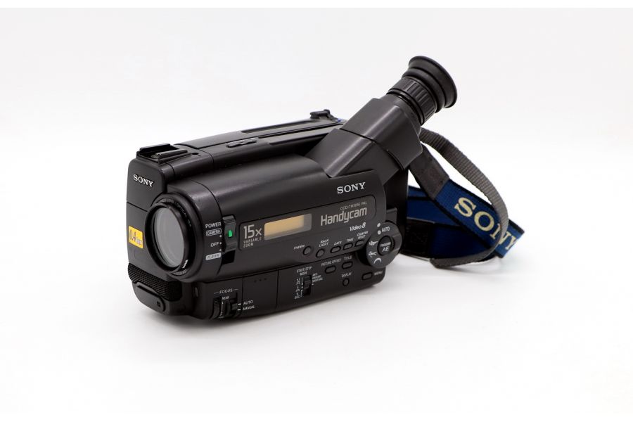 Видеокамера Sony CCD-TR501E