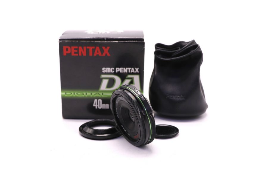 Объектив Pentax-DA SMC 40mm f/2.8 Limited в упаковке