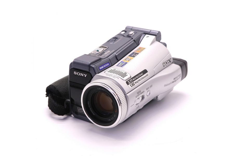 Видеокамера Sony DCR-IP220E