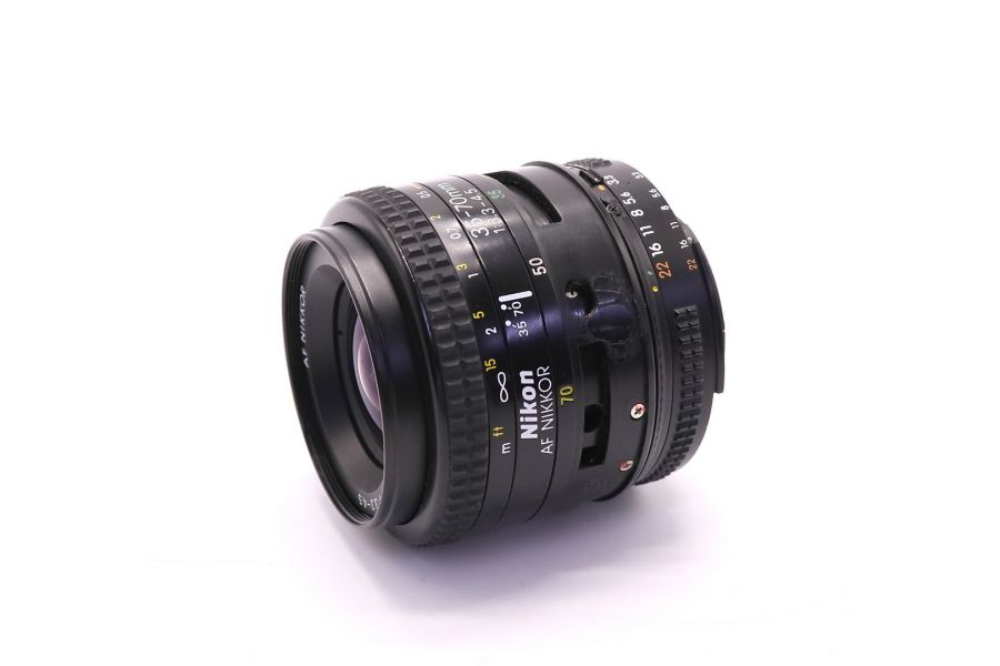Nikon 35-70mm f/3.3-4.5 AF Nikkor (MKII) (неисправен)