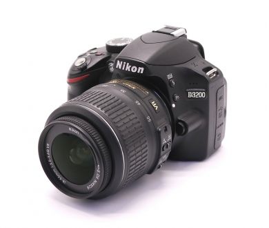 Nikon D3200 kit (пробег 5240 кадров)