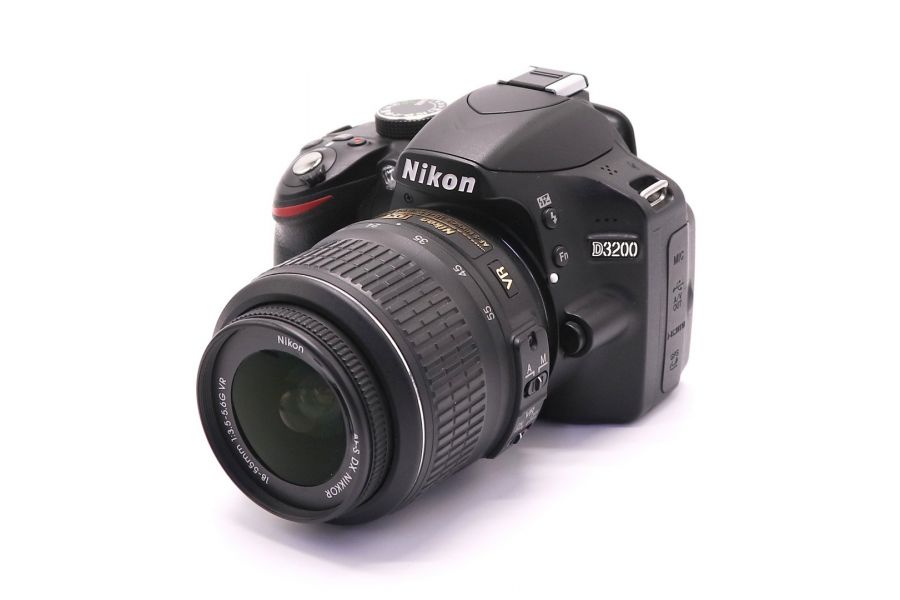 Nikon D3200 kit (пробег 5240 кадров)