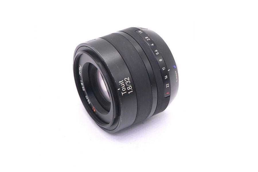 Zeiss Touit 1.8/32 X-mount (Japan)