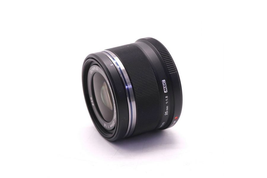 Универсальный Olympus M.Zuiko Digital 25mm f/1.8 