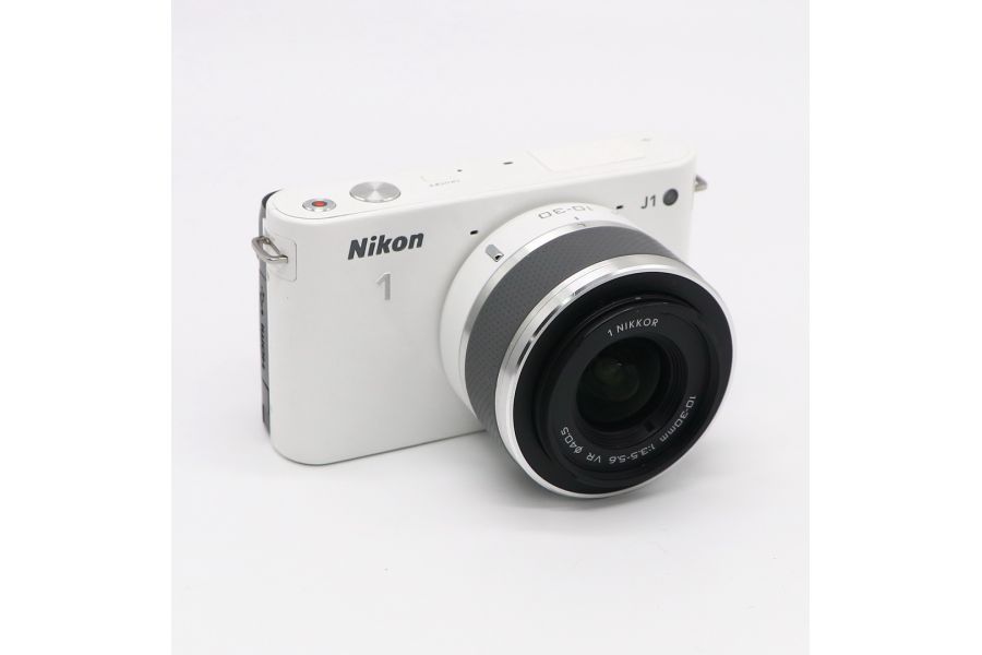 Nikon 1 J1 kit 10-30mm f/3.5-5.6 VR