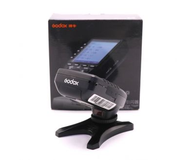 Радиосинхронизатор Godox Xpro-O в упаковке