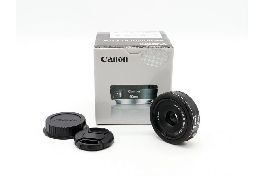 Объектив Canon EF 40mm f/2.8 STM в упаковке