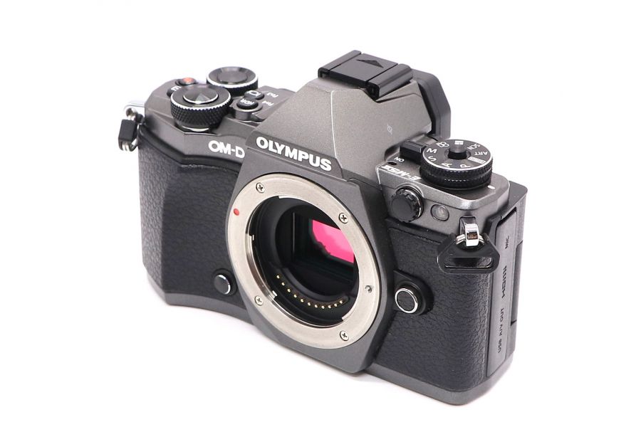 Olympus OM-D E-M5 II Body Limited Edition Titanium (пробег 420 кадров)