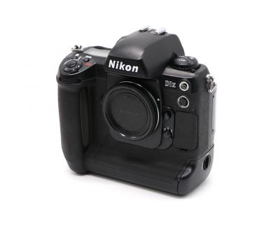 Купить Nikon D1x body неисправный Nikon D1x body неисправный