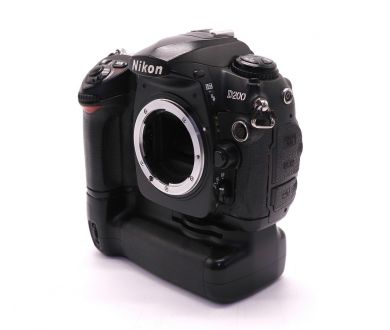 Купить Nikon D200 body (пробег 111900 кадров) Nikon D200 body (пробег 111900 кадров)