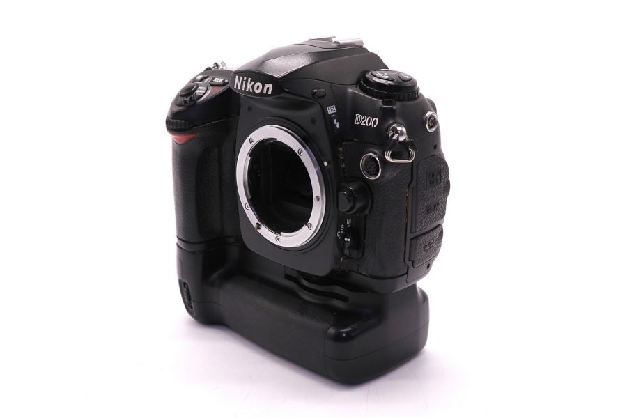 Nikon D200 body (пробег 111900 кадров)