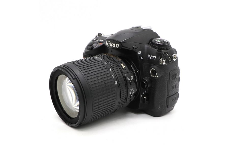 Nikon D200 kit 18-105mm f/3.5-5.6G AF-S ED DX VR Nikkor