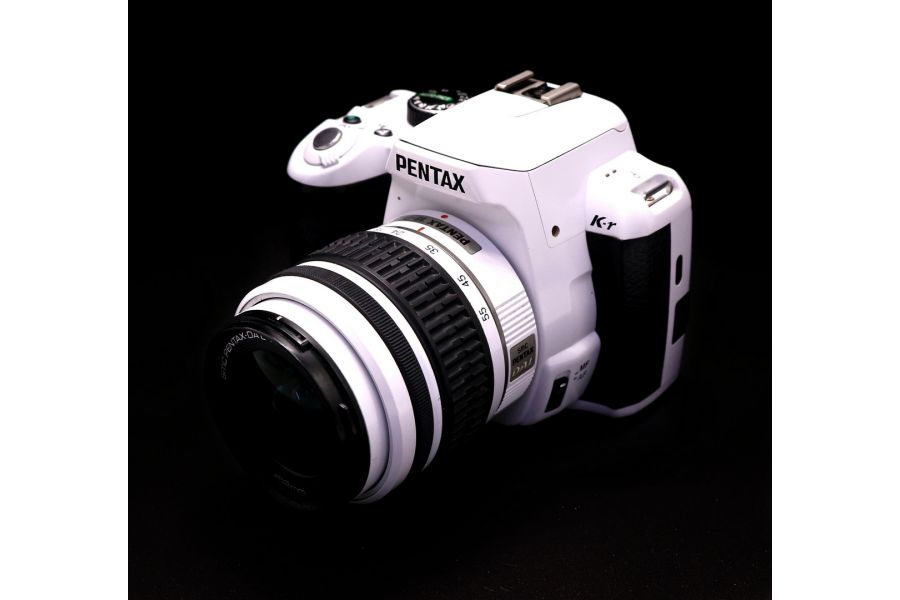 Pentax K-r kit white (пробег 32215 кадров)