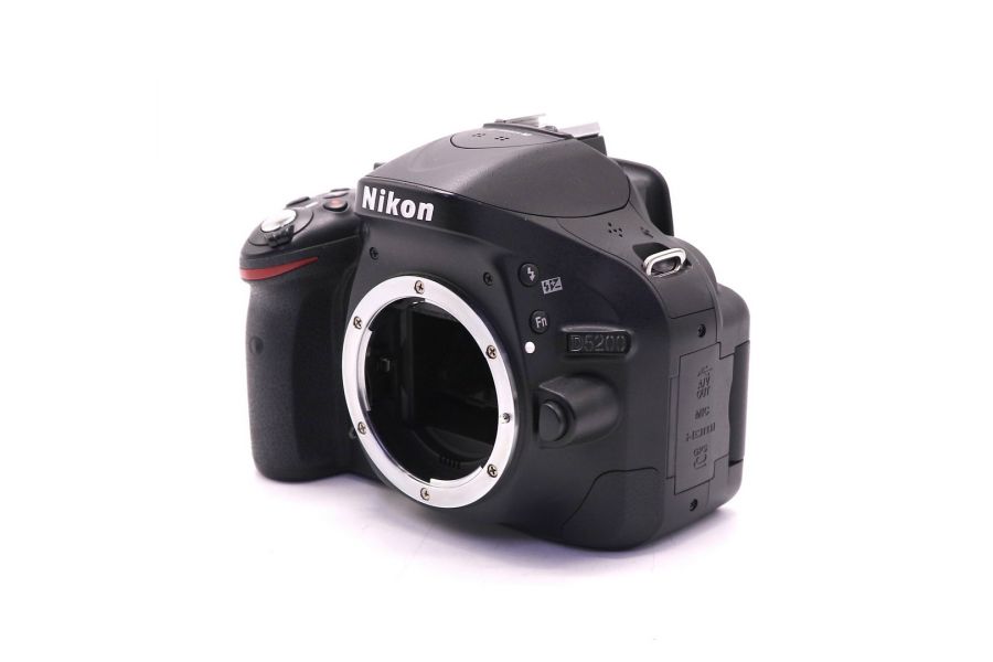 Nikon D5200 body (пробег 17305 кадров)