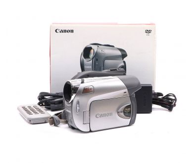 Видеокамера Canon DC330 в упаковке