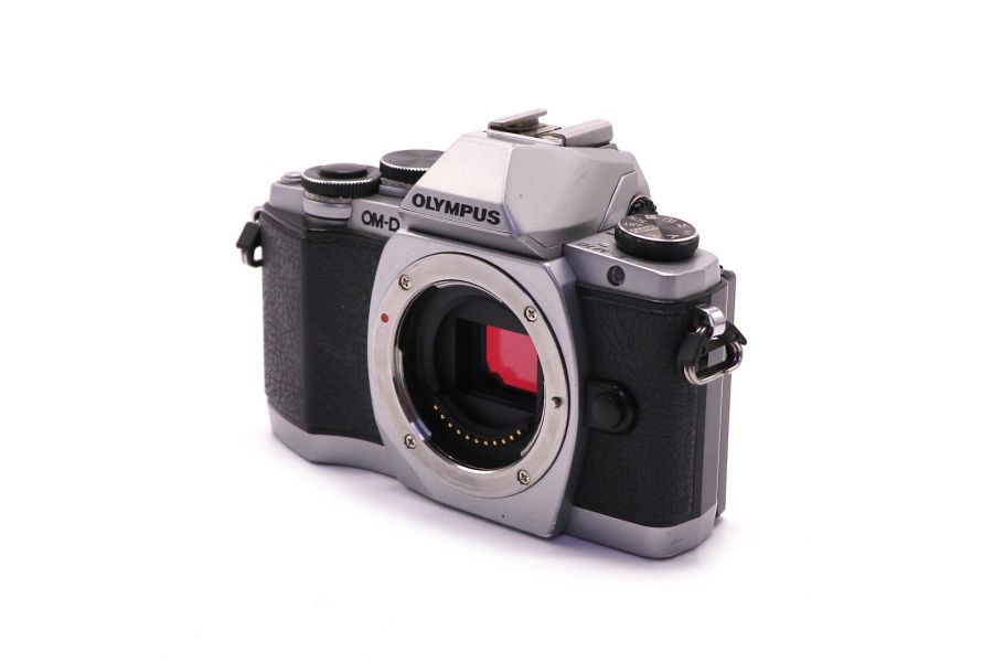 Olympus OM-D E-M10 body (пробег 28500 кадров)