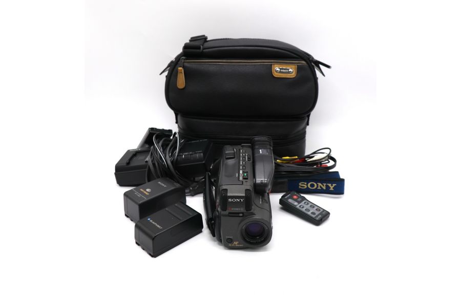 Видеокамера Sony CCD-TR505E