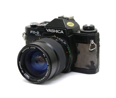 Yashica FX-D Quartz kit 42-75mm f/3.5-4.5