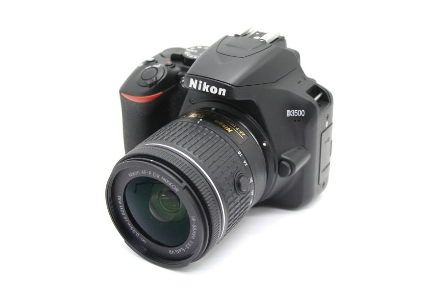 Nikon D3500 kit (пробег 760 кадров)