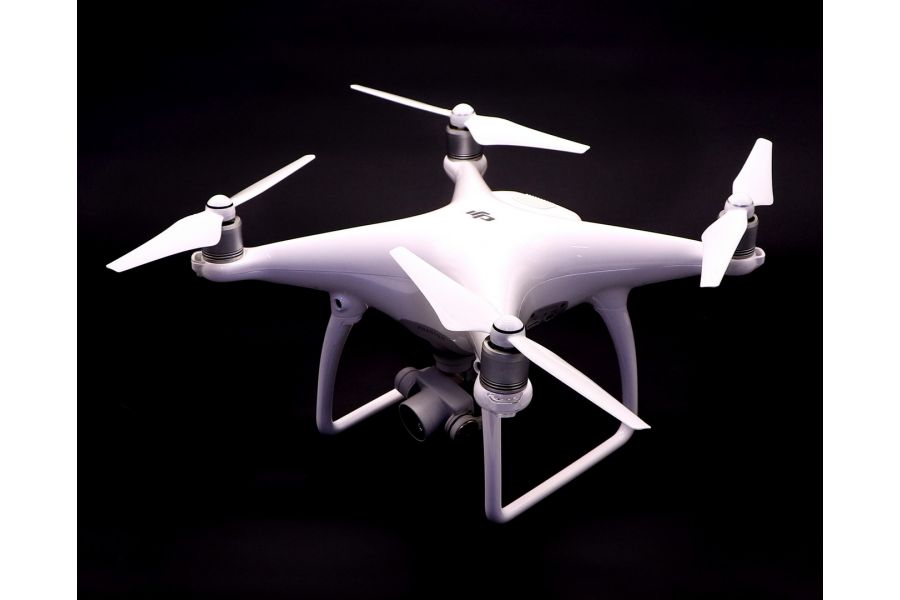 Квадрокоптер DJI Phantom 4