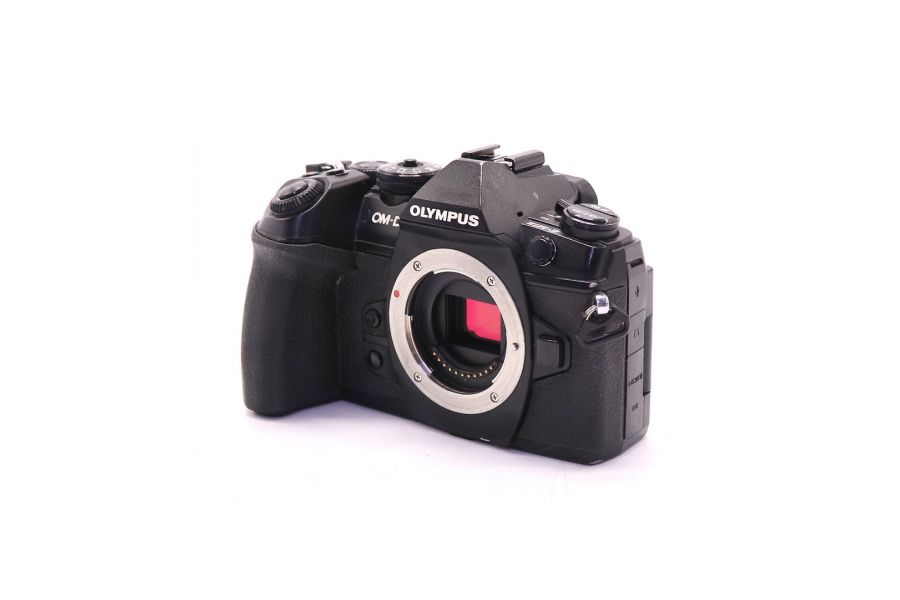 Olympus OM-D E-M1 Mark II body (пробег 58665 кадров)
