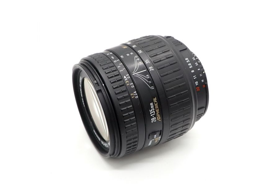 Sigma 28-135mm f/3.8-5.6 Aspherical IF Macro Nikon F