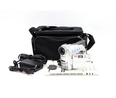 Видеокамера Canon DM-MV590