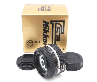 Nikon 50mm f/1.4 Nikkor в упаковке