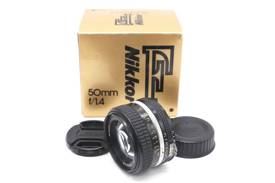 Nikon 50mm f/1.4 Nikkor в упаковке