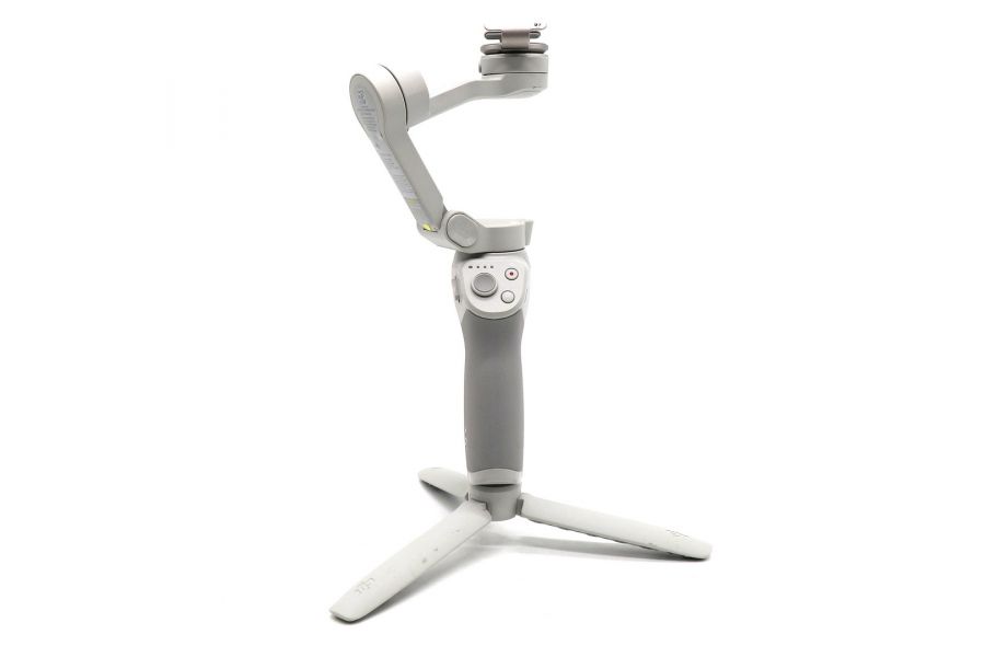 Стабилизатор DJI Osmo Mobile 4 в упаковке