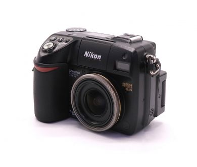 Nikon Coolpix E8400 компактная цифровая фотокамера