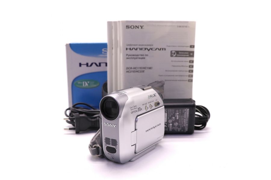 Видеокамера Sony DCR-HC17E в упаковке