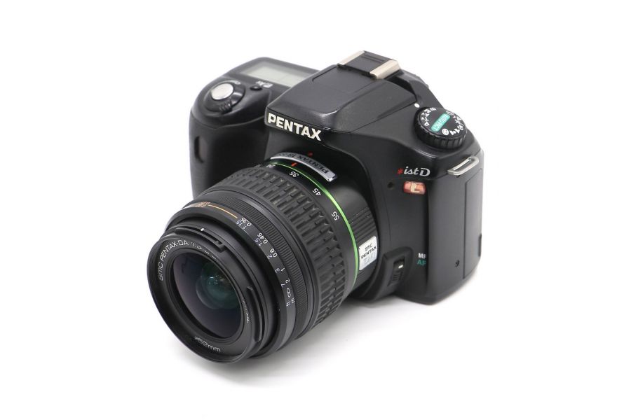 Pentax ist DL kit 18-55mm f/3.5-5.6 (пробег 26005 кадров)