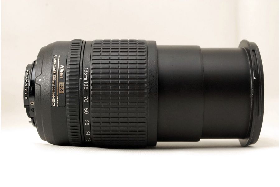 Nikon 18-135mm f/3.5-5.6G ED-IF AF-S DX Zoom-Nikkor (Thailand)