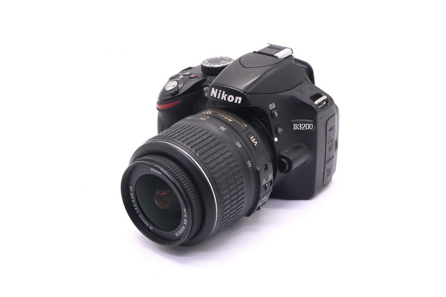 Nikon D3200 kit (пробег 23005 кадров)