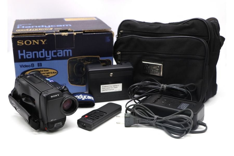 Видеокамера Sony CCD-TR490E в упаковке