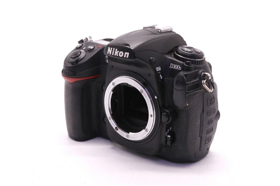 Nikon D300s body (пробег 131625 кадров)