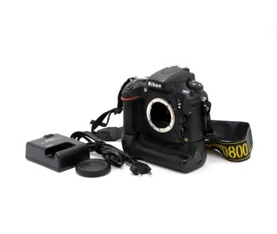 Nikon D800 body + батарейная ручка MB-D12