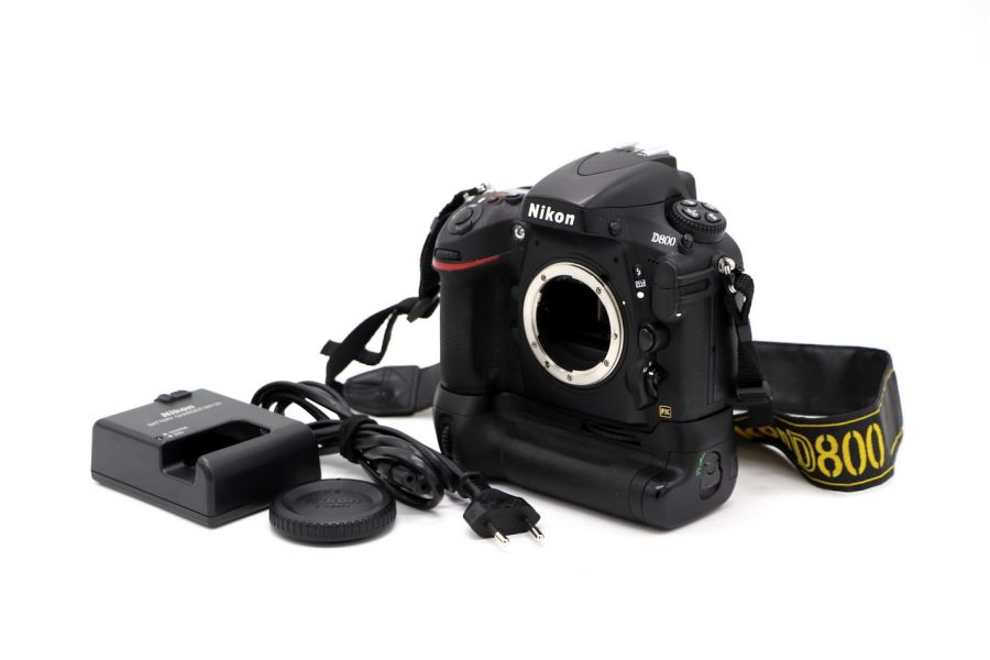 Nikon D800 body + батарейная ручка MB-D12