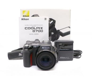 Nikon Coolpix 8700 в упаковке