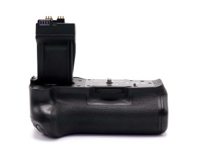 Купить Батарейная ручка Canon BG-E8 Батарейная ручка Canon BG-E8