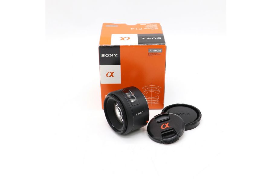 Объектив Sony 50mm f/1.4 (SAL50F14) в упаковке