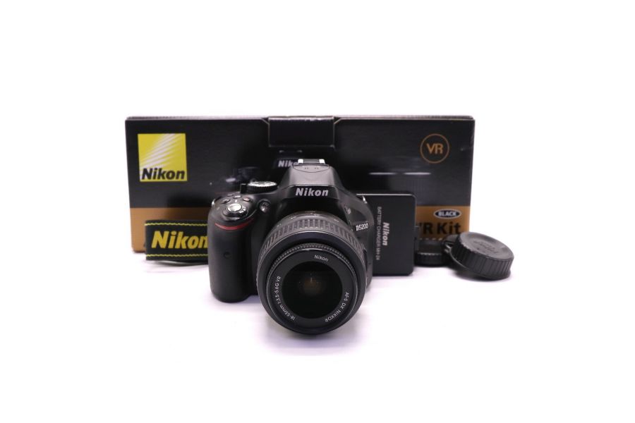 Nikon D5200 kit в упаковке (пробег 25190 кадров)