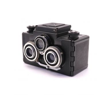 Спутник советский трёхобъективный фотоаппарат (ЛОМО)